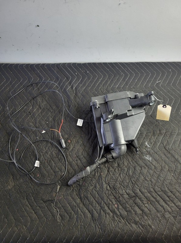 2020-2022 Mercedes GLC 300 Engine Fuse Relay Junction Box 2.0L OEM 2058204400