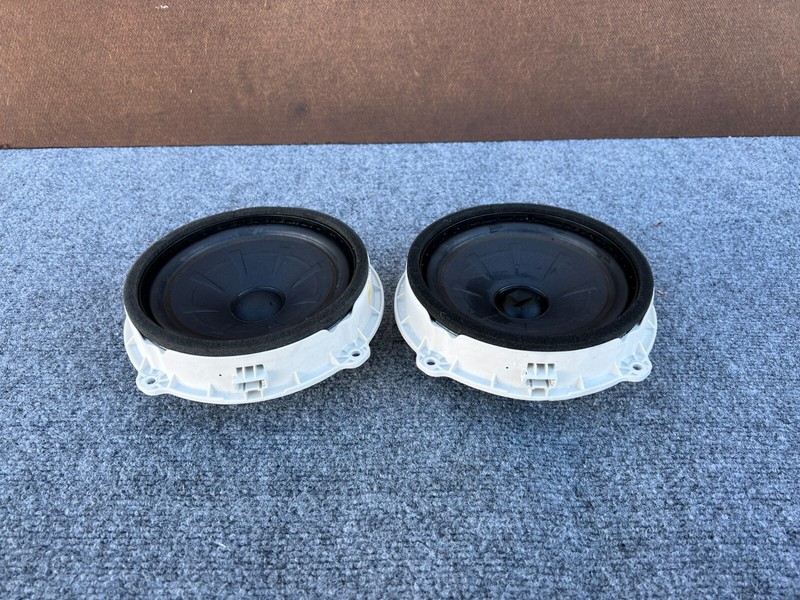 KIA STINGER 2018-2024 OEM REAR LEFT AND RIGHT DOOR SPEAKERS (PAIR) ASSEMBLY