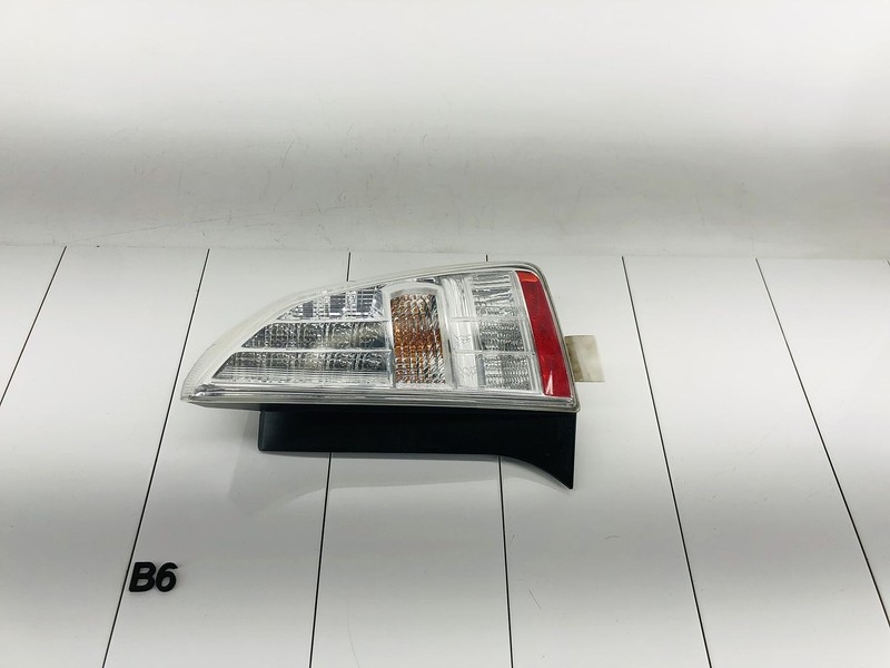 10-11 TOYOTA PRIUS REAR RIGHT PASSENGER SIDE TAIL LIGHT BRAKE STOP LAMP OEM