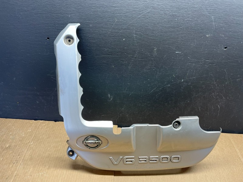 2001 to 2004 Nissan Pathfinder Engine Cover Ornament D8493
