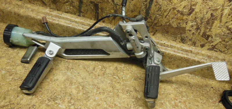 2007 Yamaha FJR1300 FJR 1300 Rear Front Pedal Peg Mount Brake Master Cylinder 07