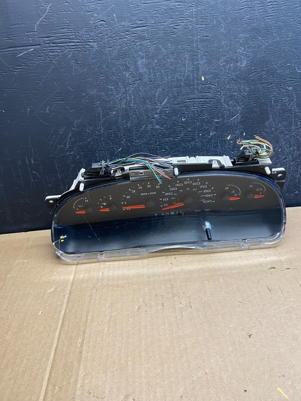 2006 Ford E350 Gauge Speedometer Cluster OEM ad2149 DG