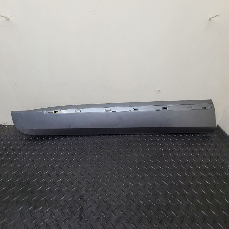 18-24 Chevrolet Traverse Front Left Driver Door Molding Extended OEM 84241726