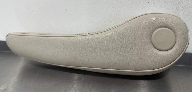 2020 2021 2022 2023 GMC ACADIA Right Front Center Denali Creme Leather OE RF