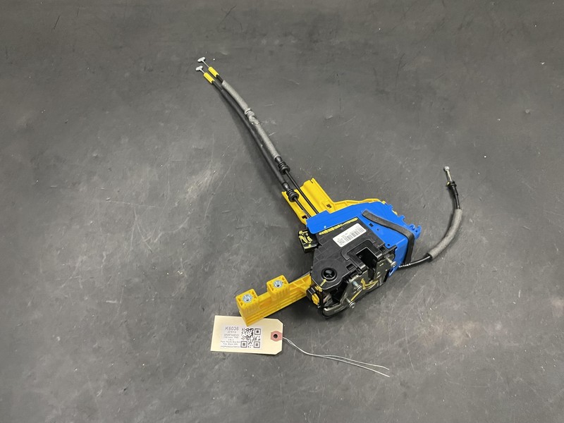 Front Right Door Lock Latch 2018 Kia Sportage 81320-D9000 2017 2019 2020 - 2022
