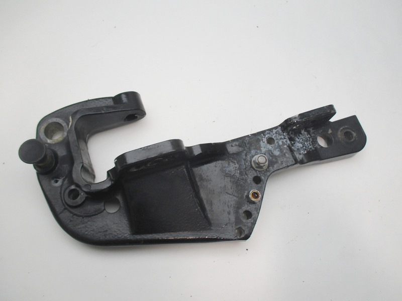 3418-822865F3 Mercury Mariner 40-60 Hp Outboard Starboard Transom Bracket