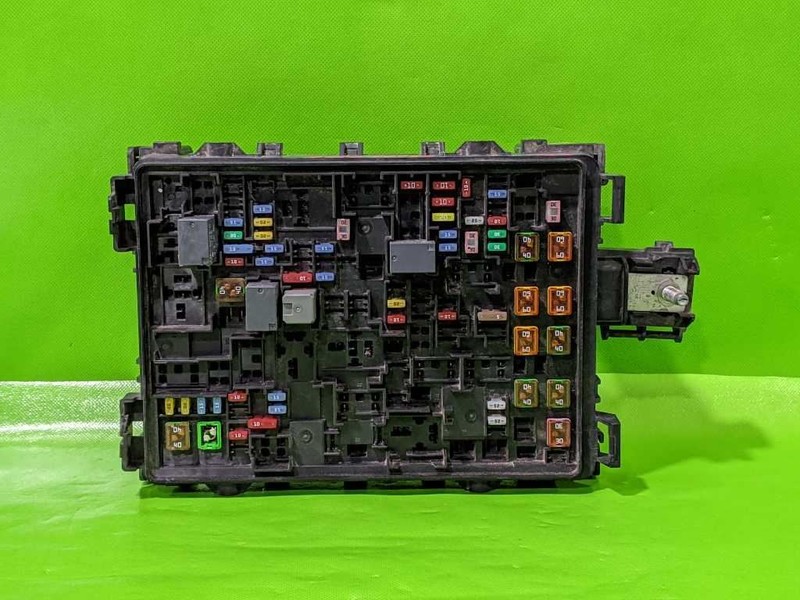 15-20 ESCALADE ENGINE FUSE BOX OEM 4532-70