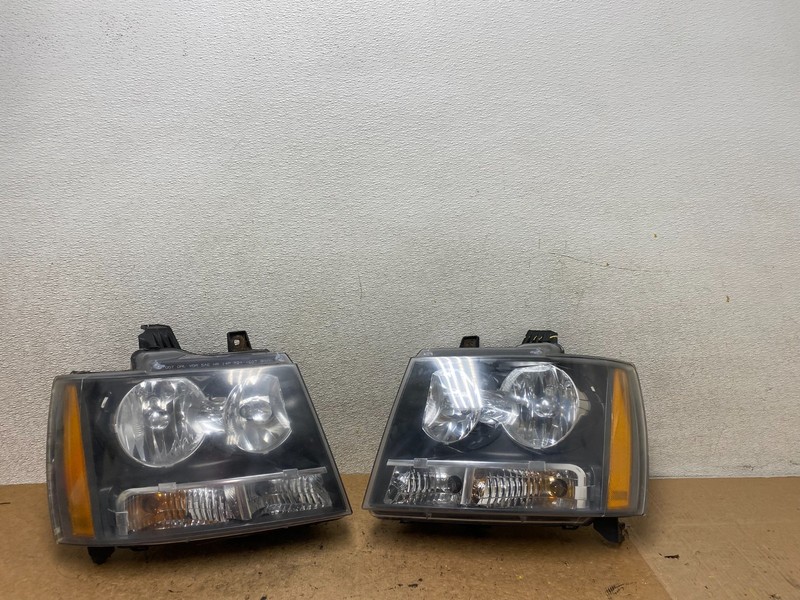 2007 to 2013 Chevrolet Suburban Tahoe Left+Right Set Headlights DEPO T0677 DW