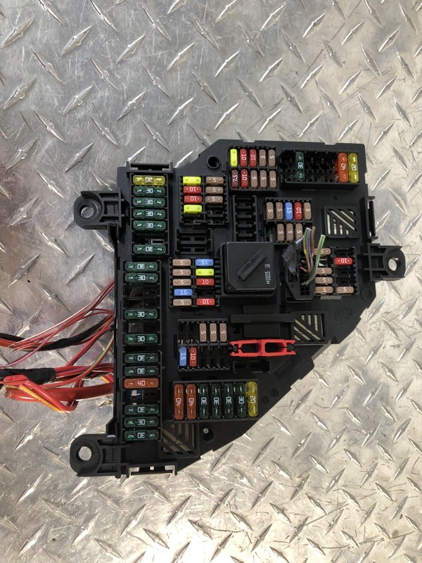 2011-13 BMW F10 550I Trunk Power Distribution Fuse Box 9210857-02 With Fuses OEM