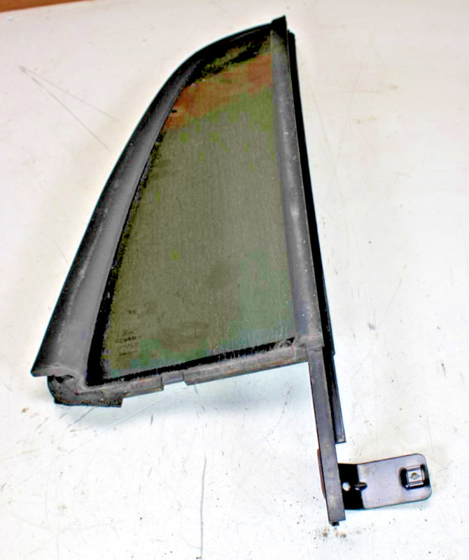 03-17 Ford Expedition Lincoln Navigator Passenger rear right door vent glass