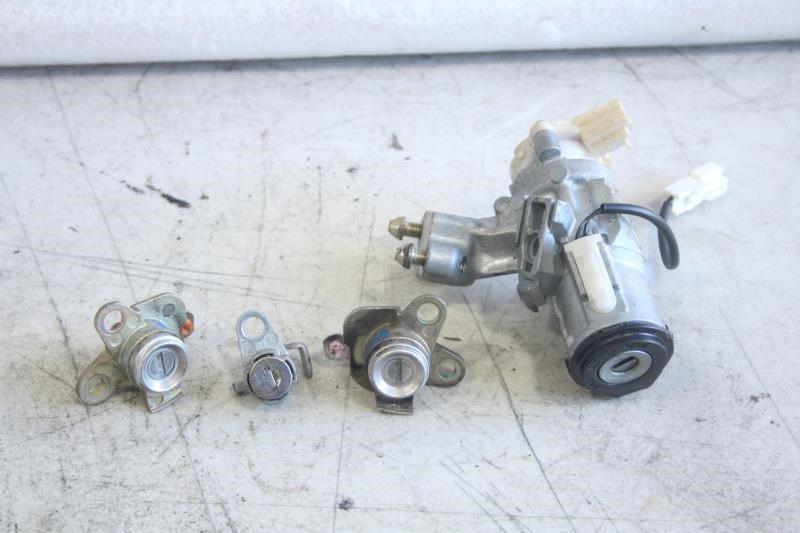 2000 TOYOTA MR2 SPYDER IGNITION SWITCH WITH 3 LOCK CYLINDERS