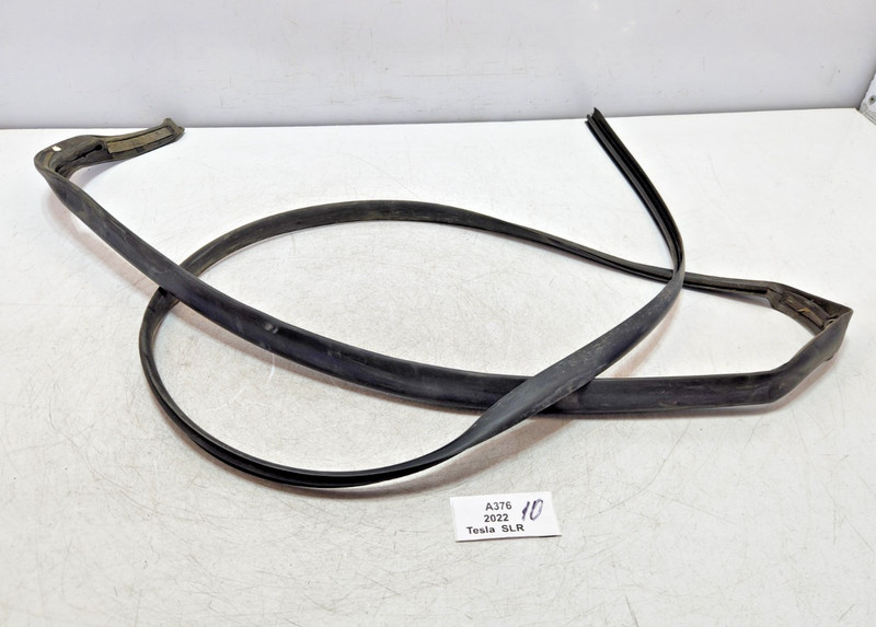 ✅ 21-25 OEM Tesla Model S Rear Left Driver Side Body Weatherstrip Seal