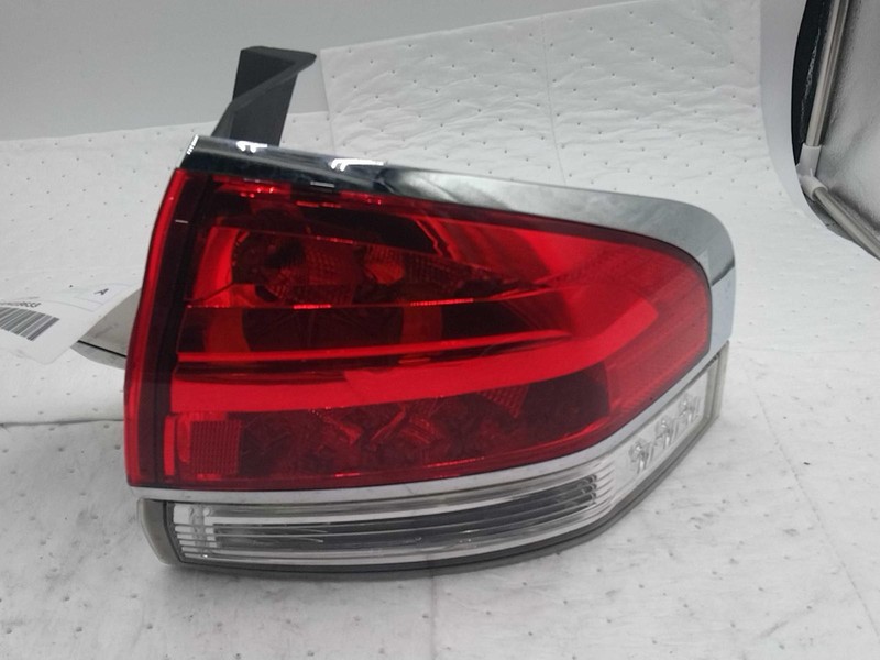 2015 Lincoln MKX Right Tail Light Assembly - Grey - Used - 491047