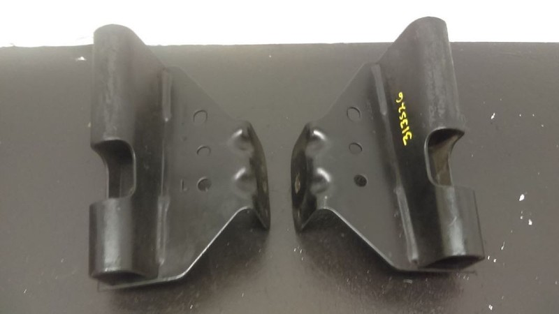 99-05 Chevrolet Silverado 1500 Front Bumper Bar Brackets Pair OEM 12474012