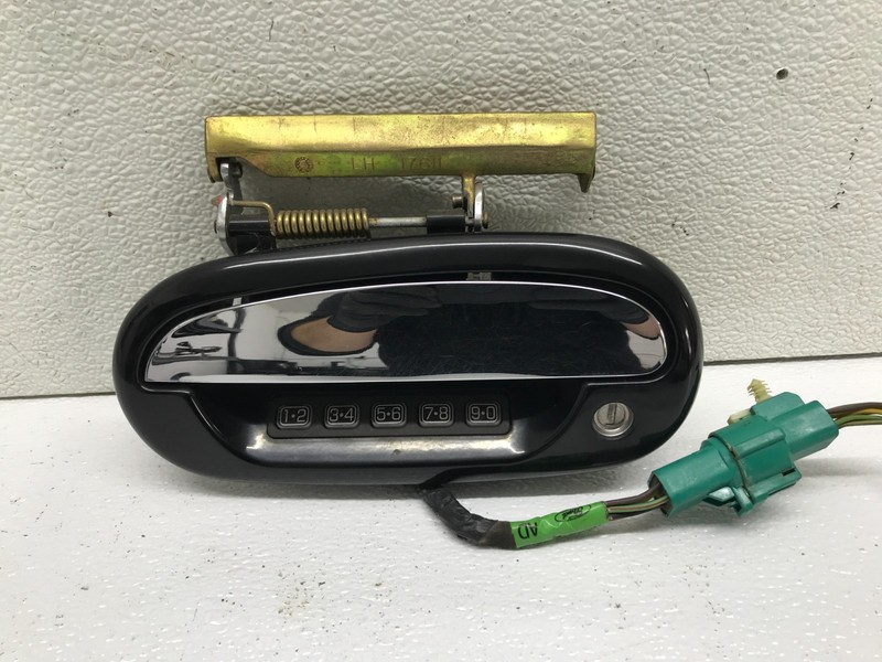 00 01 02 LINCOLN NAVIGATOR Driver Left Outside Door Handle LH OEM