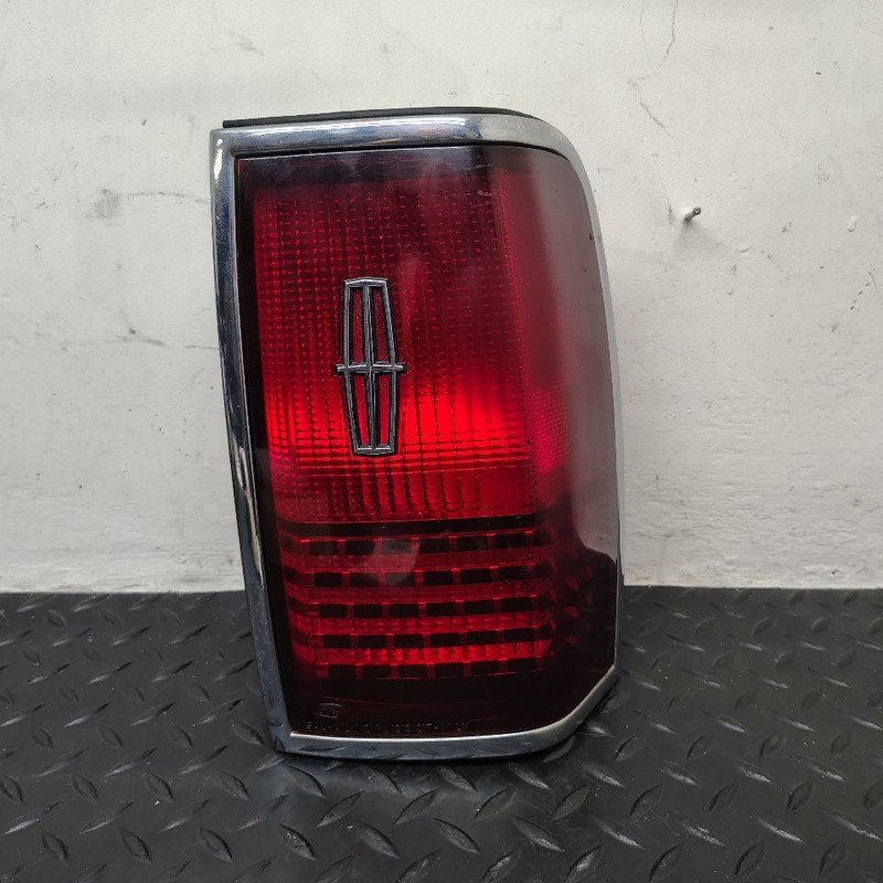 90-97 Lincoln Town Car Right Passenger Tail Light Lamp OEM F0VY-13404-A