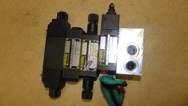 Parker D1VW4CNYPF Hydraulic Valve *Free Shipping*
