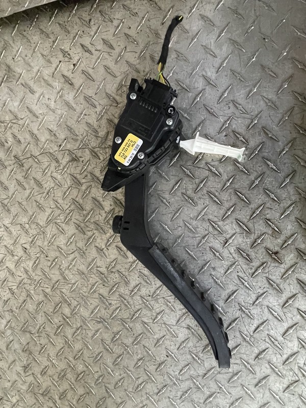 112010-2015 AUDI Q7 4L ACCELERATOR GAS PEDAL W/ POSITION SENSOR OEM 7L0723507D