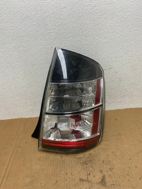 2004 - 2005 Toyota Prius Right Passenger Side Rh Tail Light AD2843 LK