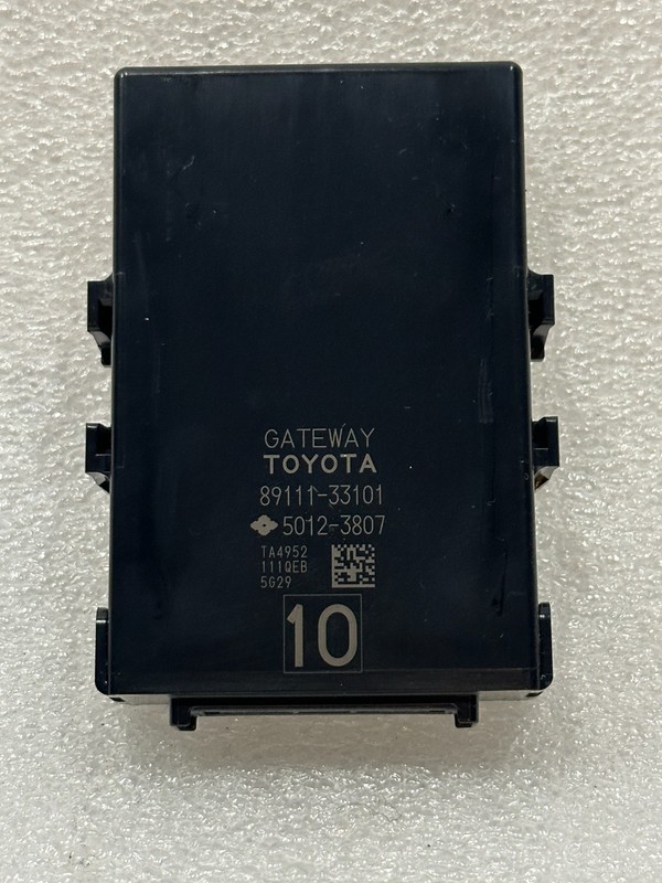 2016-2018 Lexus Es350 Network Gateway Control Module 89111-33101