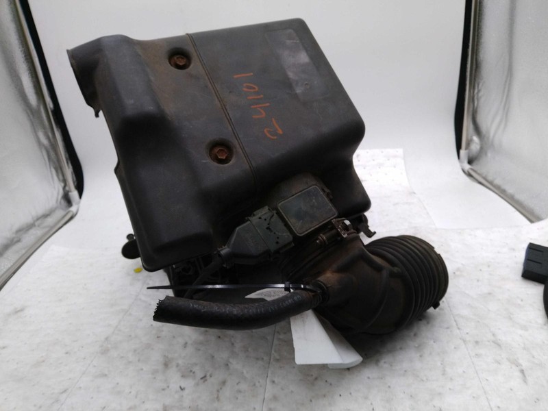 2008 KIA Rondo Air Cleaner Assembly OEM 2.4L Used 128K Miles - Fast Shipping