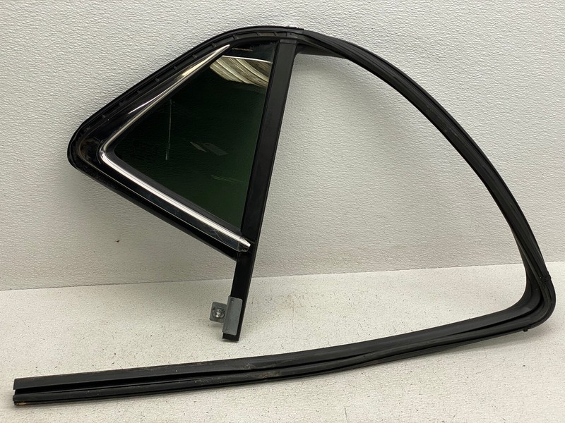 2017-2019 BUICK ENCORE REAR RIGHT PASSENGER SIDE QUARTER WINDOW GLASS OEM LOT677