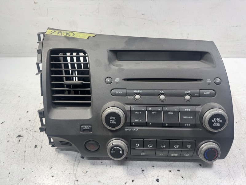 06-011 Honda Civic Sedan Radio AM FM Stereo CD Player 2AJO 39101-SNA-A030-M1 OEM