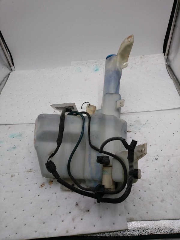 2004 Nissan Murano Washer Fluid Reservoir OEM 28910CA70A White 85K Miles