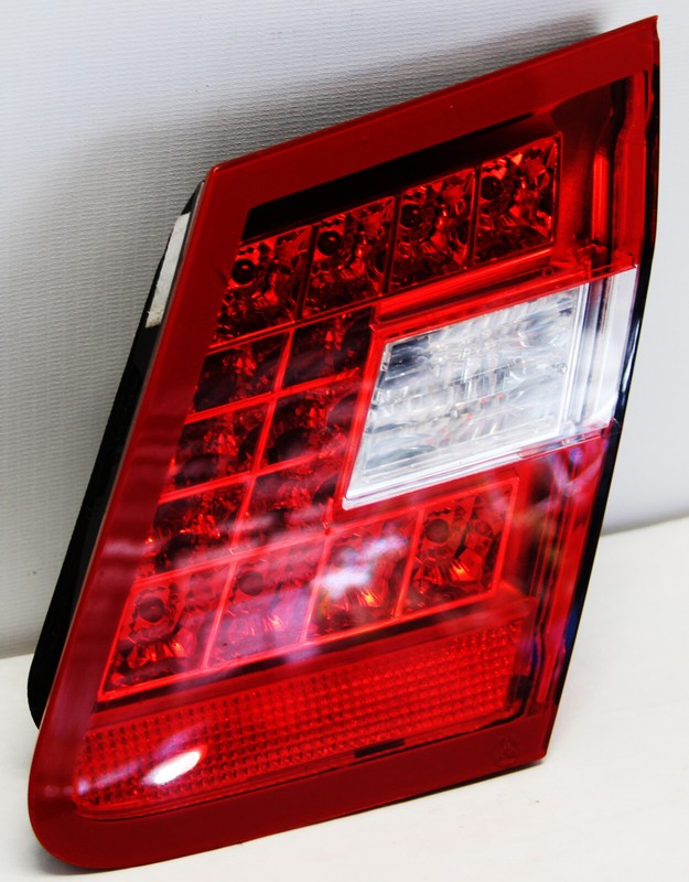 ✅10-13 E-CLASS SEDAN RIGHT REAR PASSENGER SIDE INNER TRUNK MOUNT TAIL LIGHT LAMP