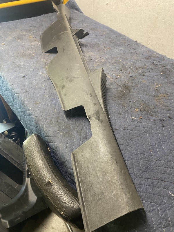 2014 JEEP PATRIOT SPORT 2.4 4X4 LEFT LOWER KICK PLATE OEM