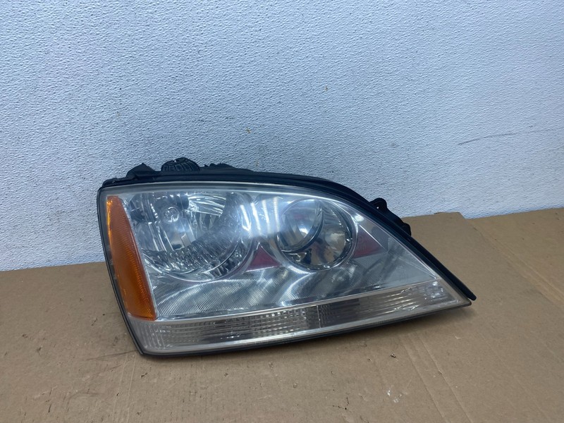 2003 to 2006 Kia Sorento Right Passenger Rh Side Headlight Halogen AD7926 DW