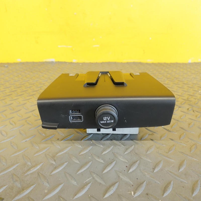 2019-2022 VOLVO XC40 CENTER CONSOLE DUAL USB CHARGING PORT OEM 31407038
