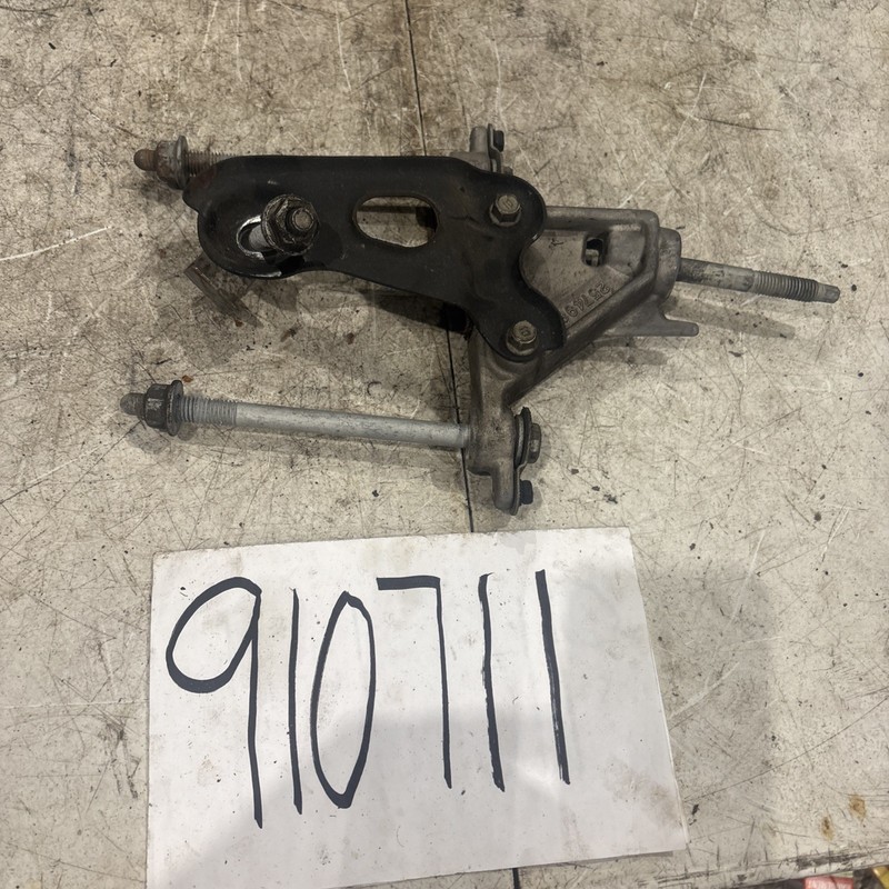 06-11 Cadillac DTS Genuine GM 25749805 Engine Support Rod Torque Strut Bracket