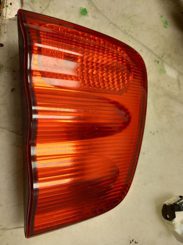 01 02 03 04 TOYOTA SEQUOIA LIMITED DRIVER LEFT TAIL LIGHT LIFTGATE MOUNTED