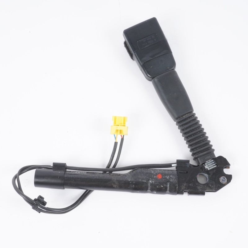 12-19 BMW 4 6 SERIES M4 M6 (F06 F12 F13 F32) LEFT FRONT DRIVER SEATBELT RECEIVER