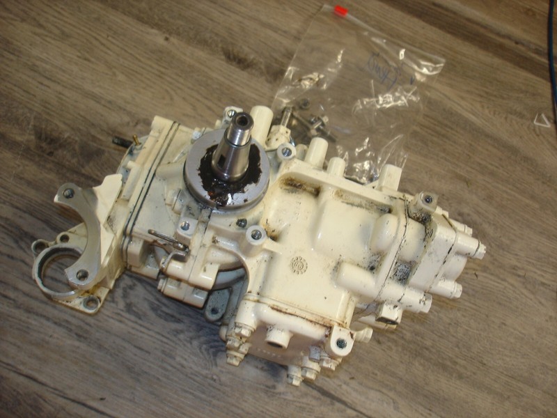 1987 Johnson 8hp j8rcud power headREAD ADboat motor part
