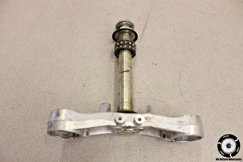 2005 Yamaha FJR1300 FRONT FORKS CLAMP LOWER TRIPLE TREE STEM FJR 1300 05