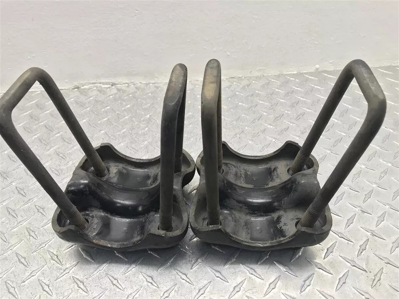 99-07 CHEVY SILVERADO GMC SIERRA 1500 REAR LEAF SPRING U BOLT PLATE OEM 25761309