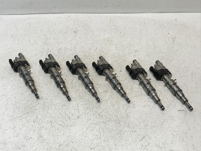 09-15 BMW 740i E82 E90 E92 E93 N54 N63 High Pressure Fuel Injector SET 7585261