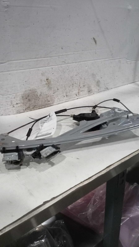 2018 GMC Sierra 1500 Pickup Right Power Window Motor Black 307723 136K Miles