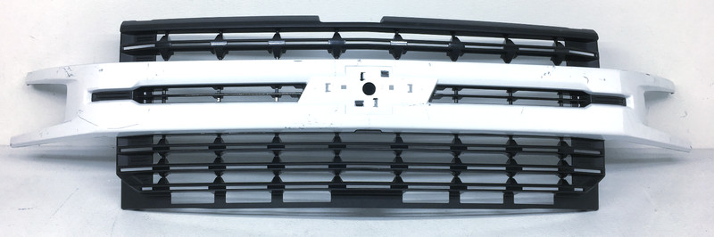 OEM Chevy Silverado 1500 RST Grille w/OUT camera option 84493307 Scratches and M