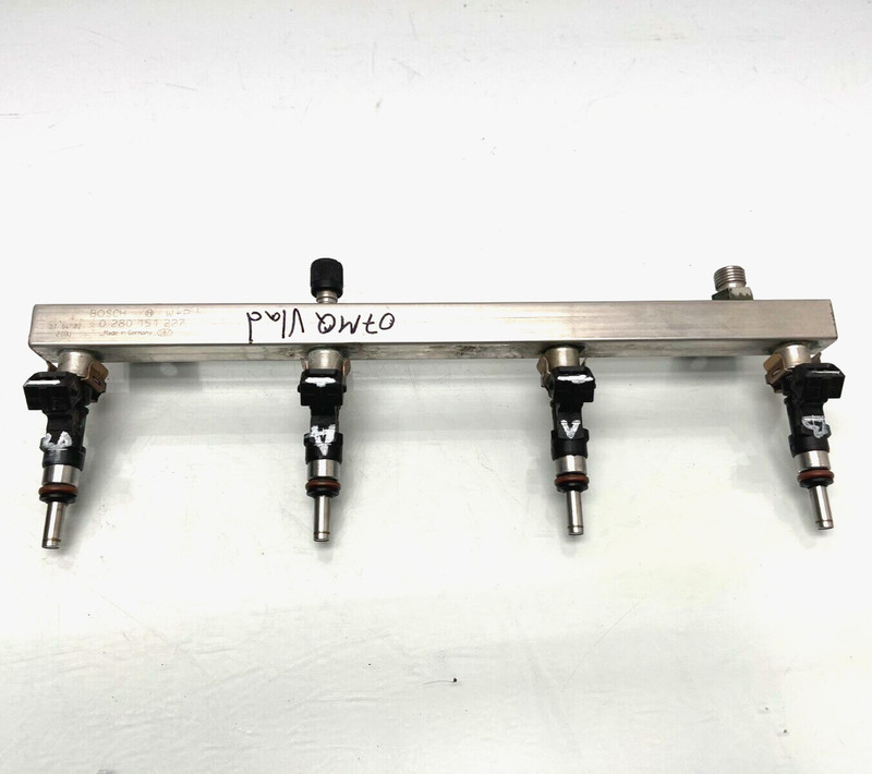 2007 Maserati Quattroporte 4.2L engine RIGHT FUEL INJECTOR RAIL W/ INJECTORS OEM
