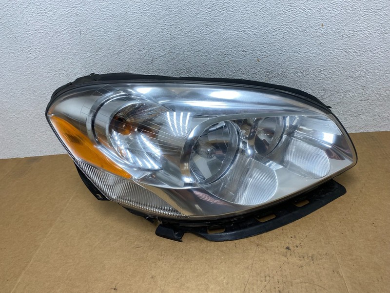 2006 to 2008 Buick Lucerne Right Passenger Side Halogen Headlight OEM AE2988 DW