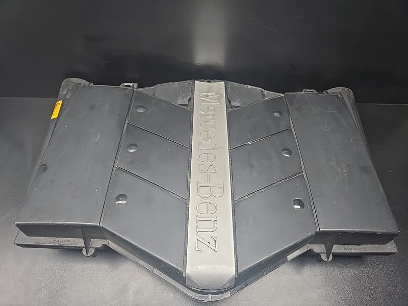 2003 - 2006 Mercedes Benz Sl Class R230 5.0L Air Intake Cleaner Box Engine Cover
