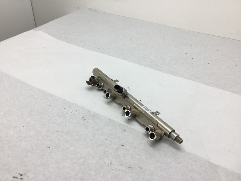 Buick LaCrosse 2.4L Engine Intake Fuel Injector Rail 2010 2011 2012 2013 :A