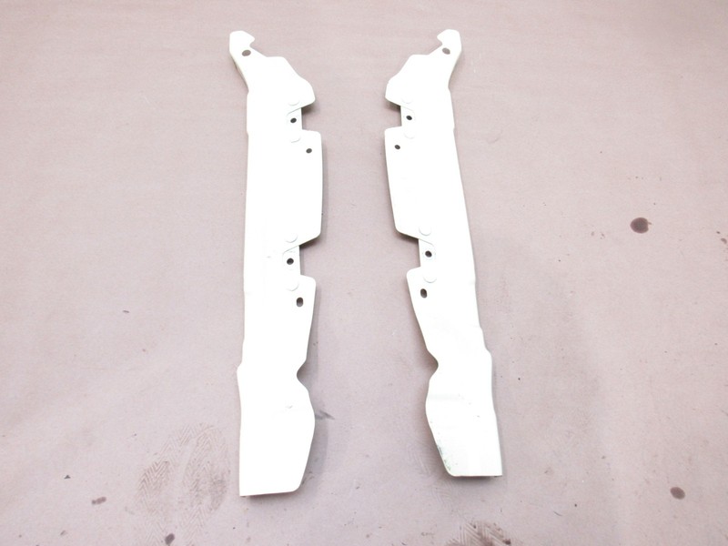 Bentley Continental GT 2012 Front Fender Mount Bracket Set 2 PCS 11-18 ;#3