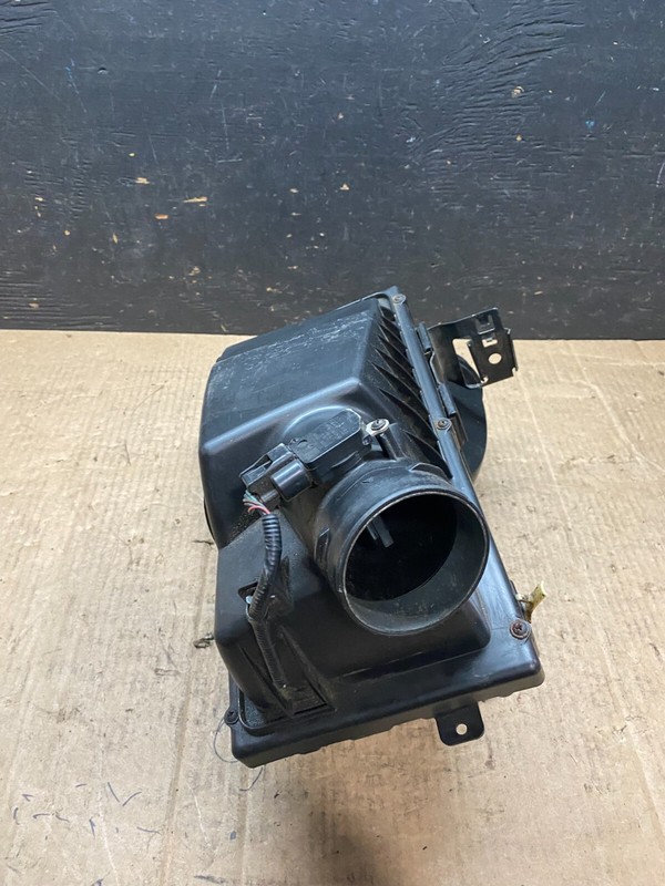 2010 to 2013 Land Rover Range Rover Sport Air Intake Cleaner Box Left Side O3202