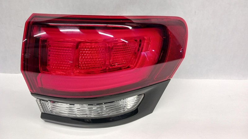 14-'22 JEEP GRAND CHEROKEE Right passenger outer Taillight OEM Grade A!