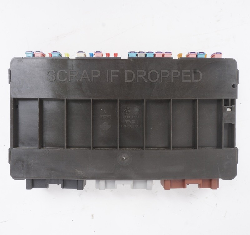 2017 - 2020 Lincoln Continental Fuse Box Relay Control Module OEM