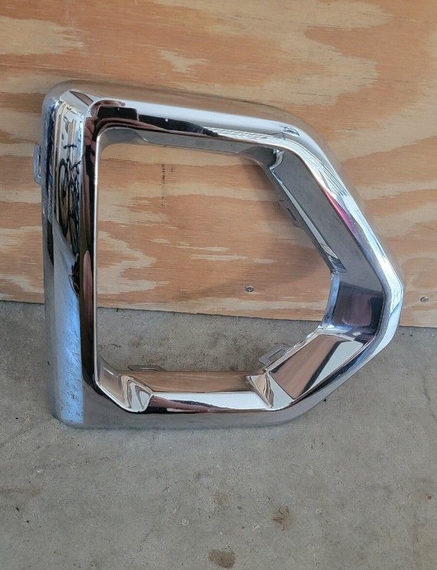 2019 2020 2021 GMC Sierra Denali Front Fog Light Outer Bezel Cover Chrome Right